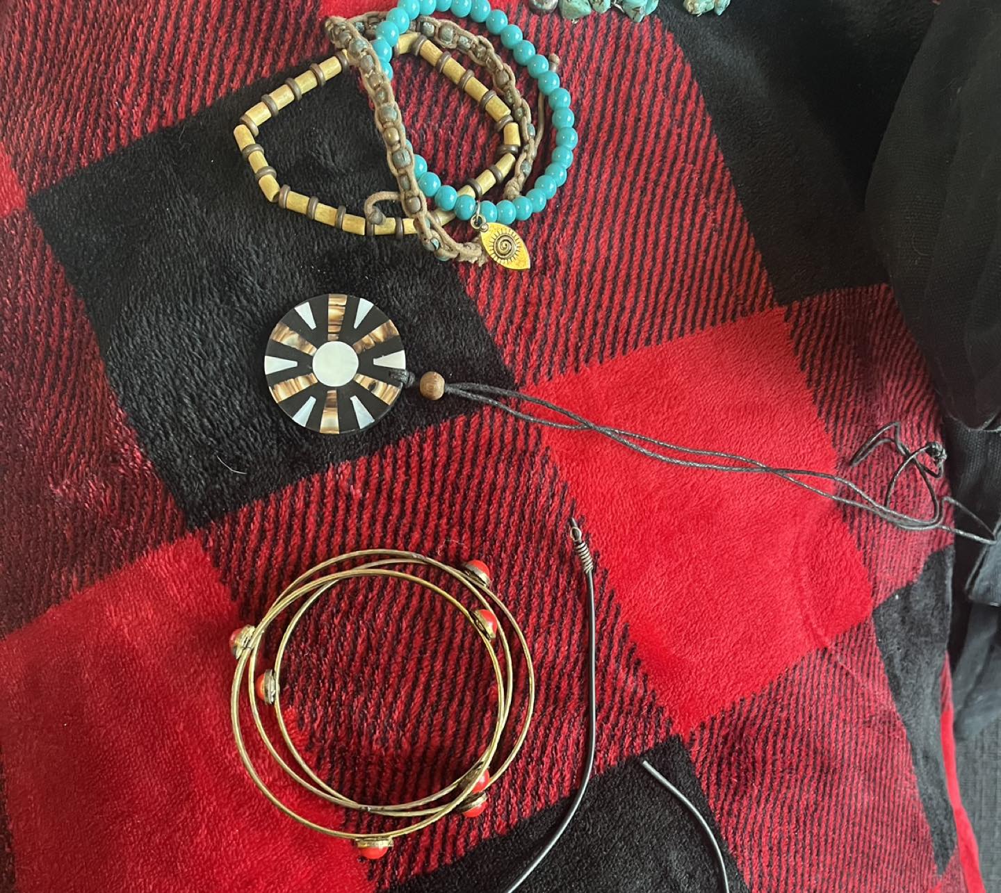 #freebie 4 pieces of jewelry image indicator(2)