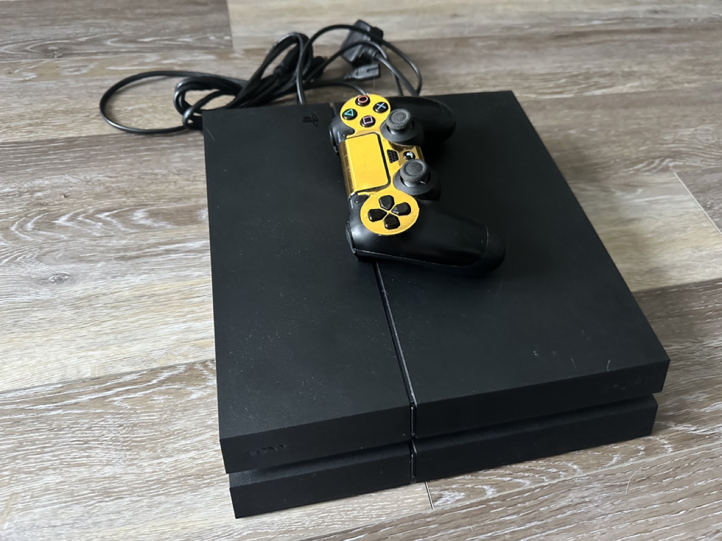 PS4 with power cable, HDMI cable and 1 controller