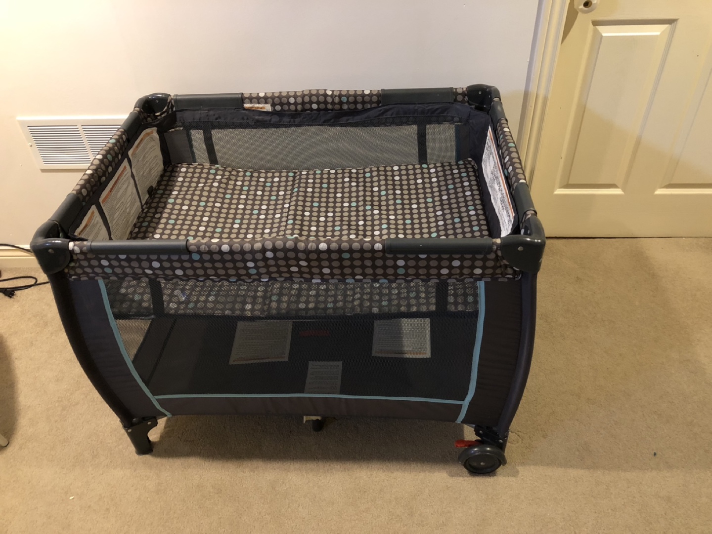 pack and play crib - photo 2
