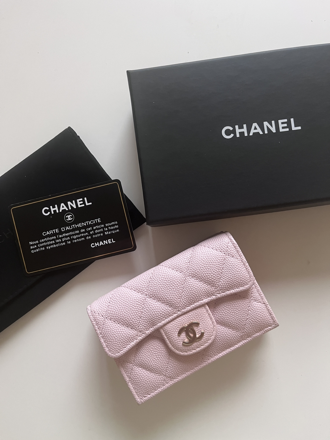Authentic Chanel trifold wallet from 22c collection thumbnail