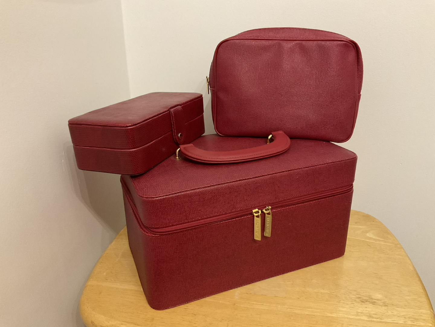 A set of Cosmetic makeup cases thumbnail