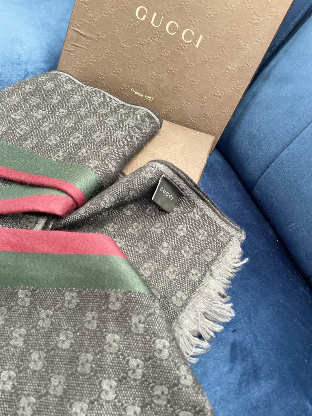Authentic Gucci scarf unisex with box image indicator(6)