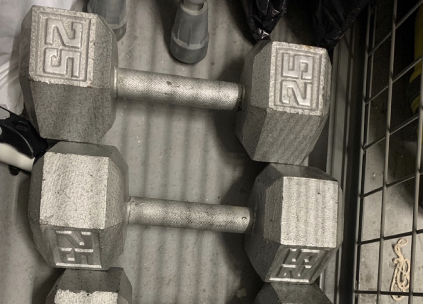 🚨PRICE REDUCED🚨    
Dumbbell Weights thumbnail