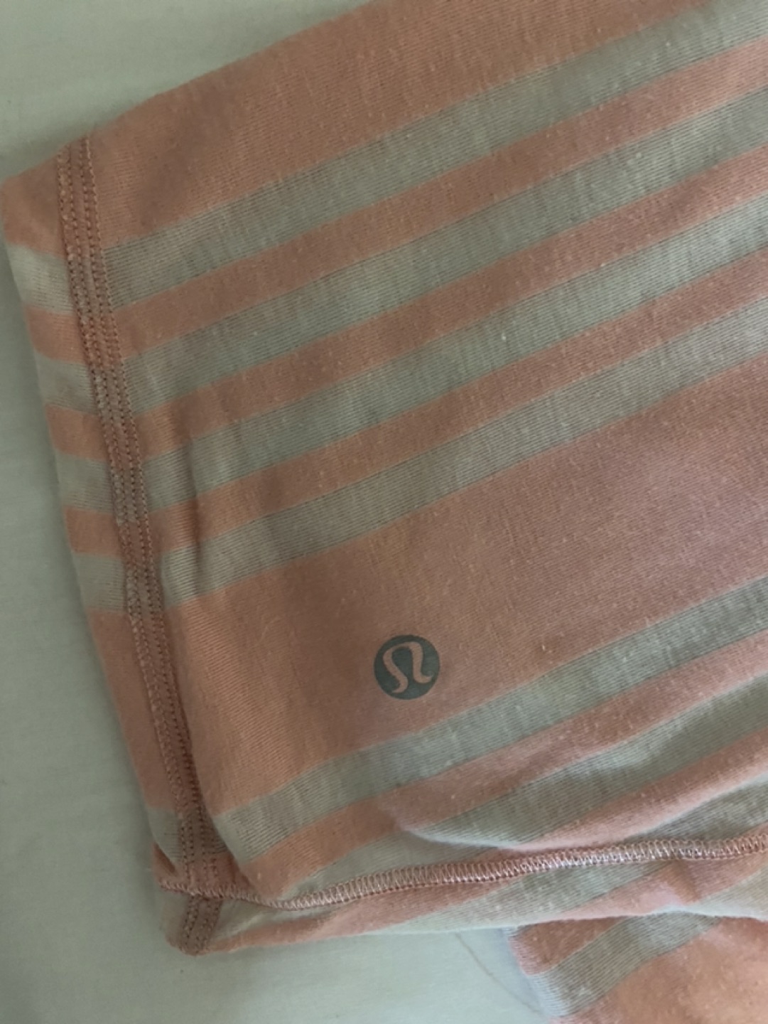 Lululemon long sleeve top shirt Great for spring image indicator(6)