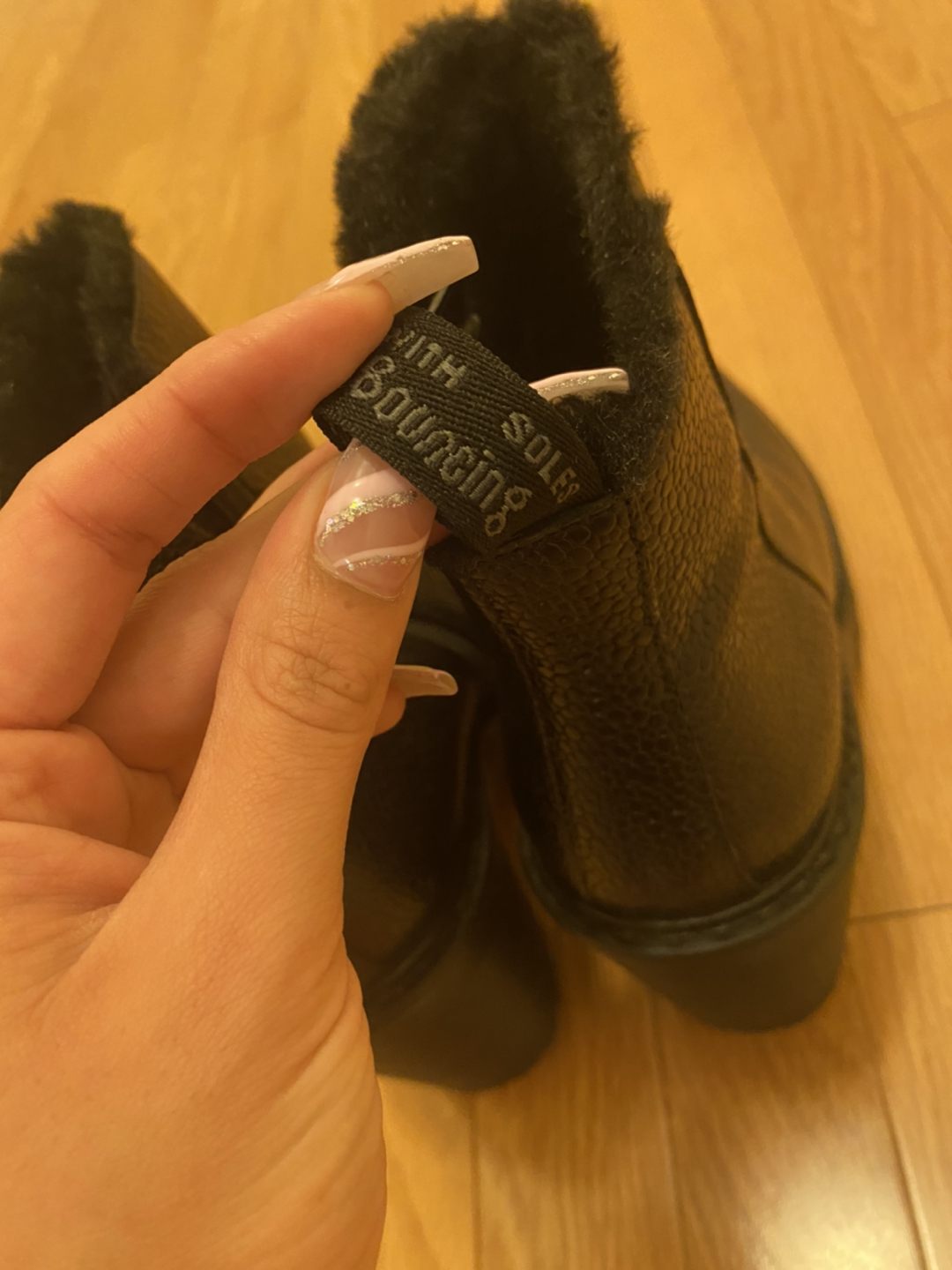 BRAND NEW DR. MARTENS HEELED BOOTS WITH FUR LINING SIZE: 9 - photo 5