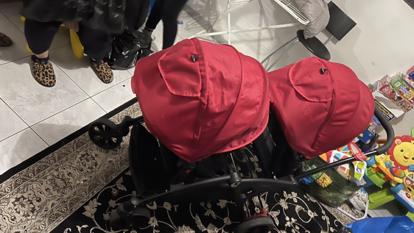 Stroller and toys - photo 3