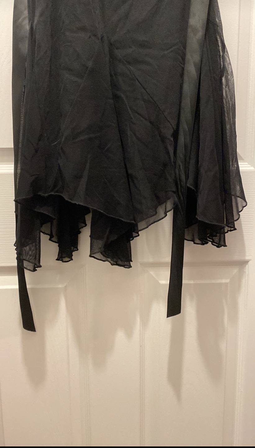 Black and white dress image indicator(4)