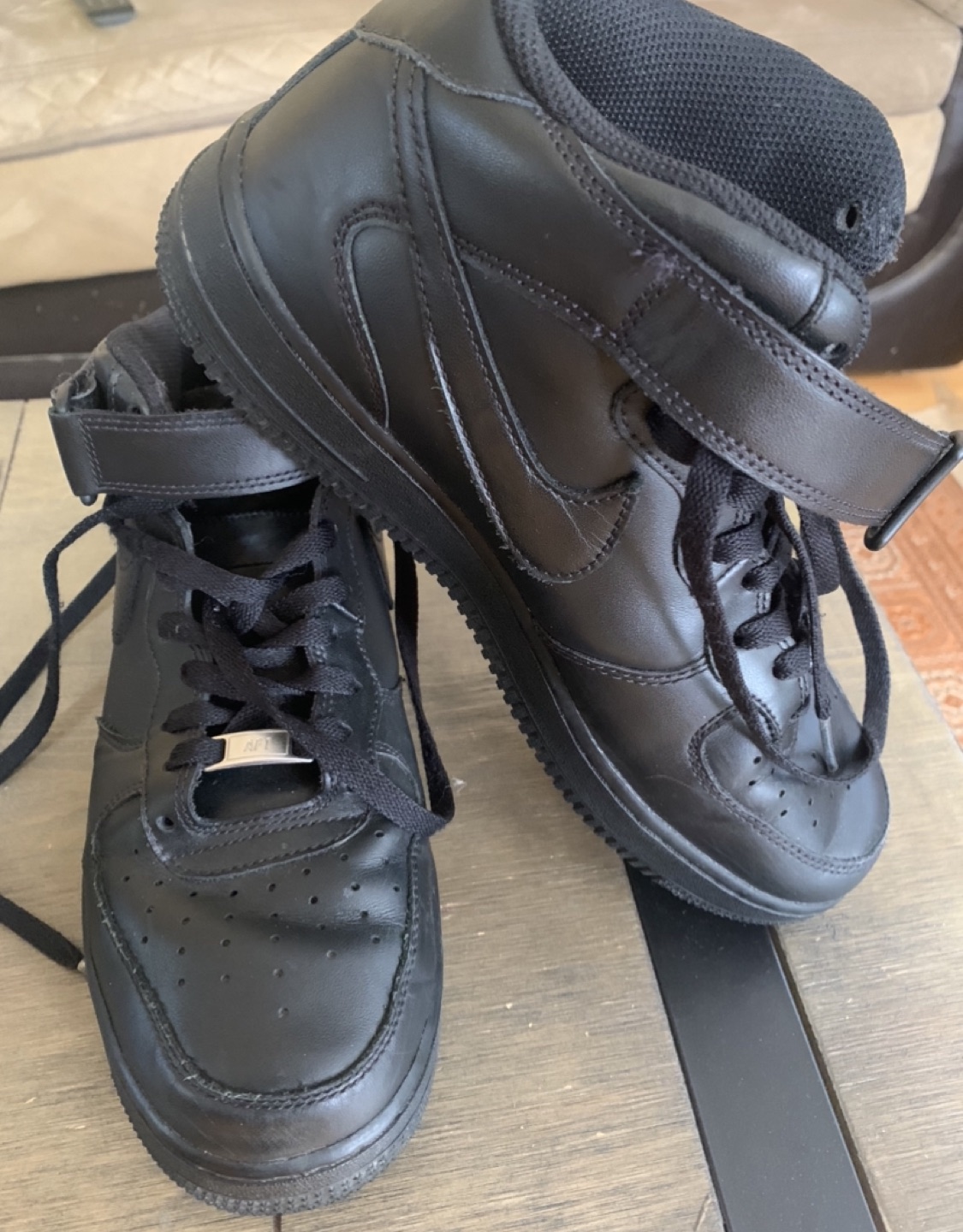 Nike sneakers size 8.5 - photo 2