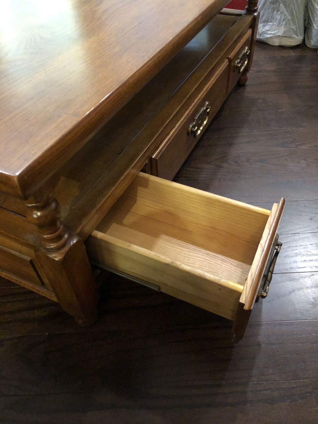 Vintage coffee table with drawers - photo 3