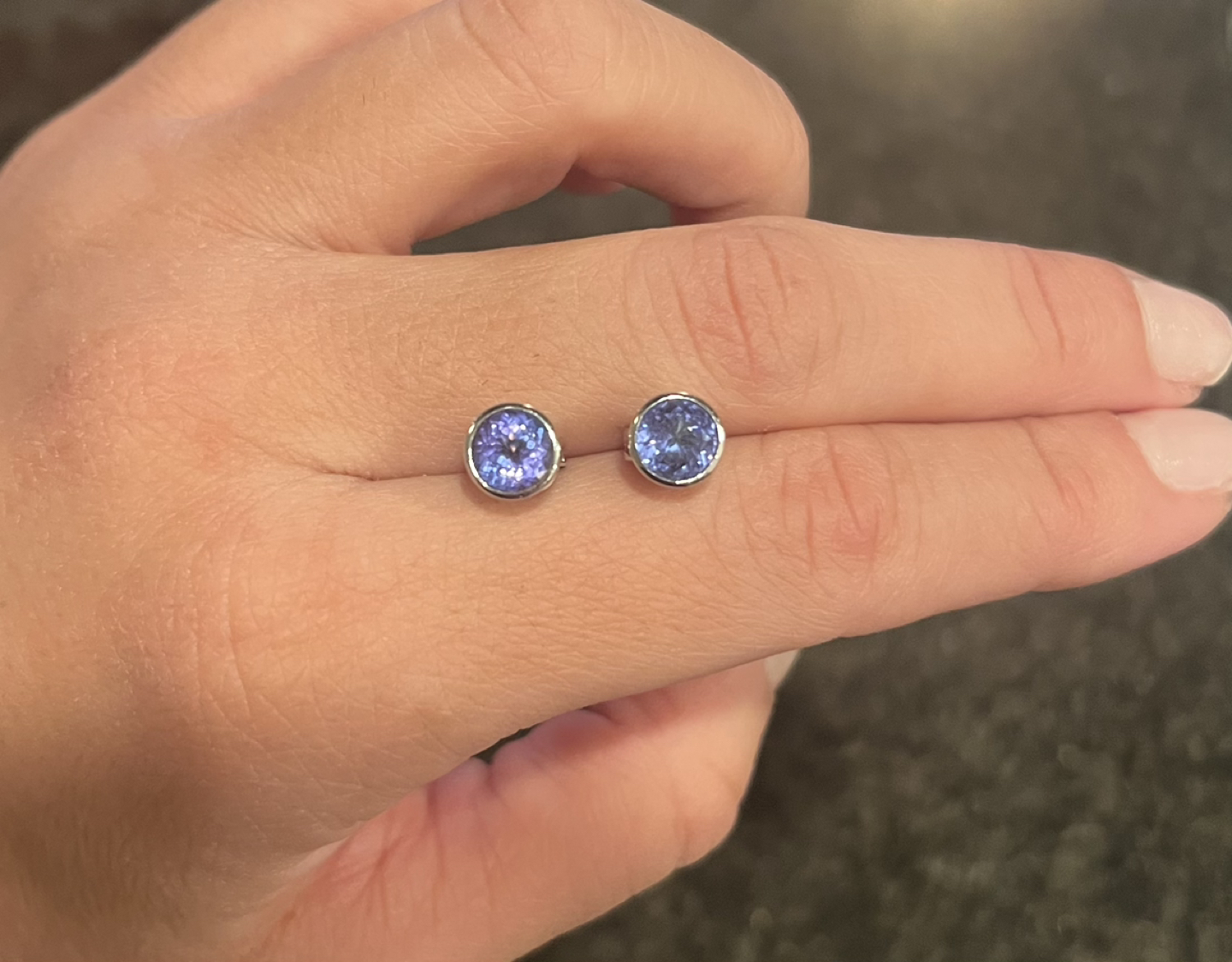 Genuine tanzanite and white gold earrings thumbnail