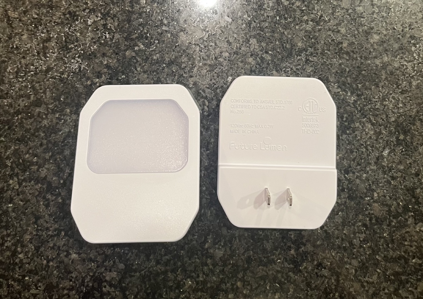 2 plug-in night lights #freecycle thumbnail