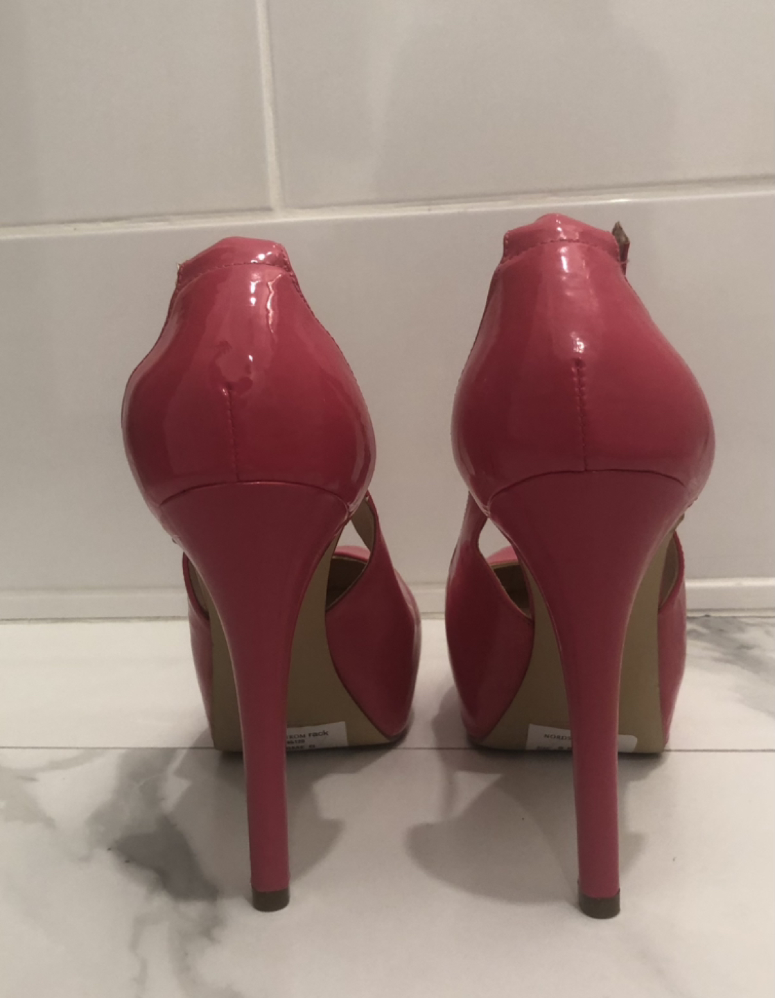 Guess Fuchsia shoes image indicator(3)