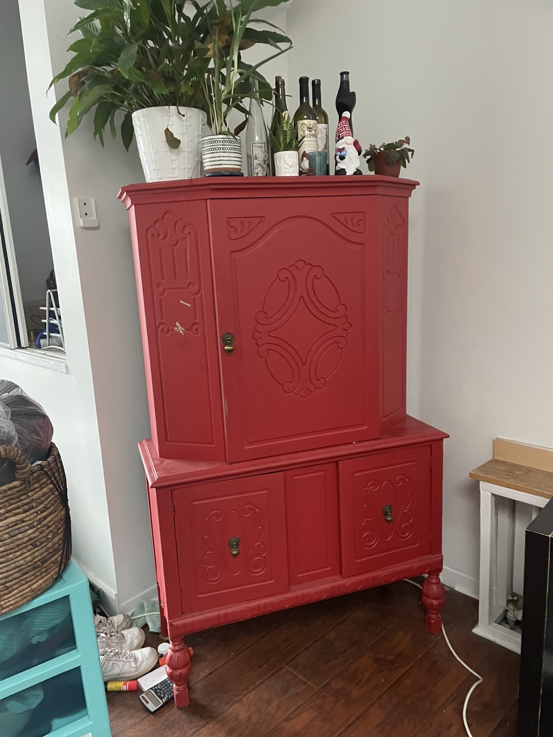 Gorgeous antique wood hutch thumbnail