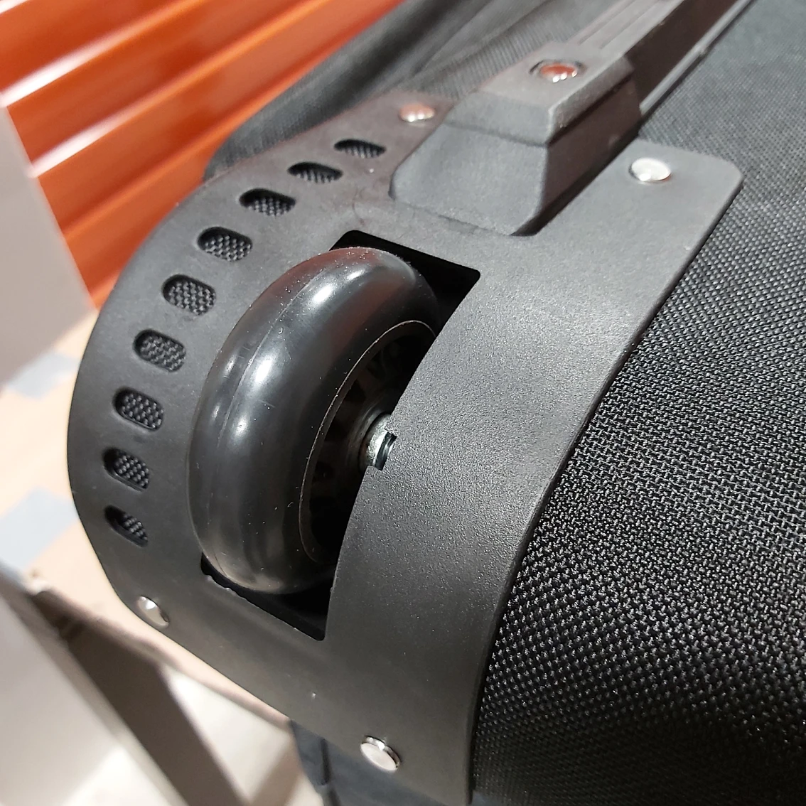 New Rolling Trolley Duffle Bag With Wheels Handle Size 32 Inches image indicator(4)