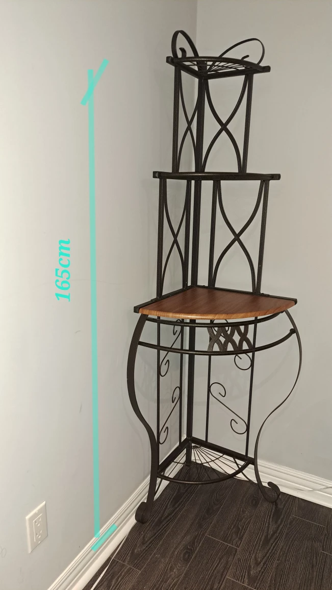 Corner plant stand