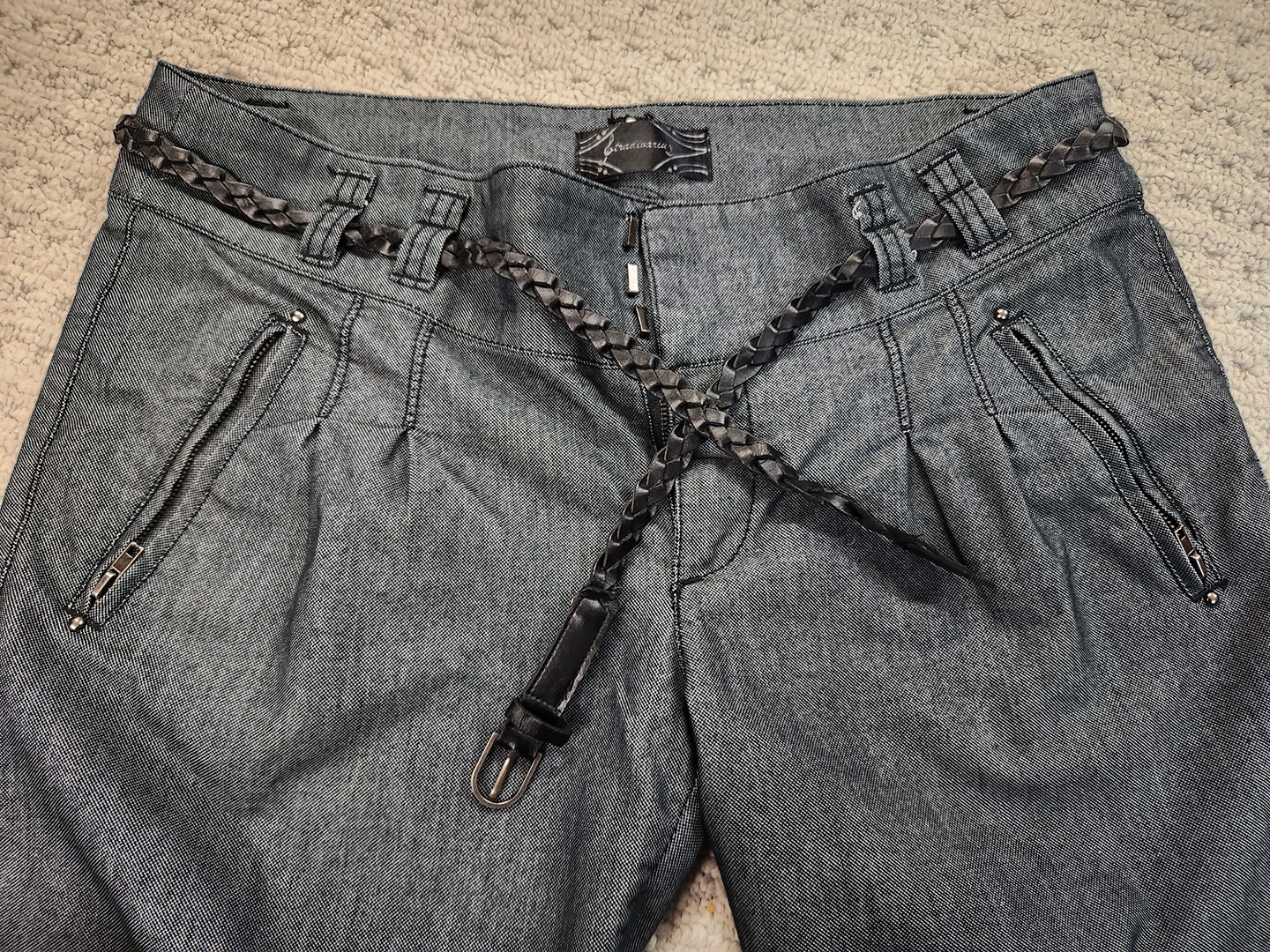 Grey pants image indicator(3)