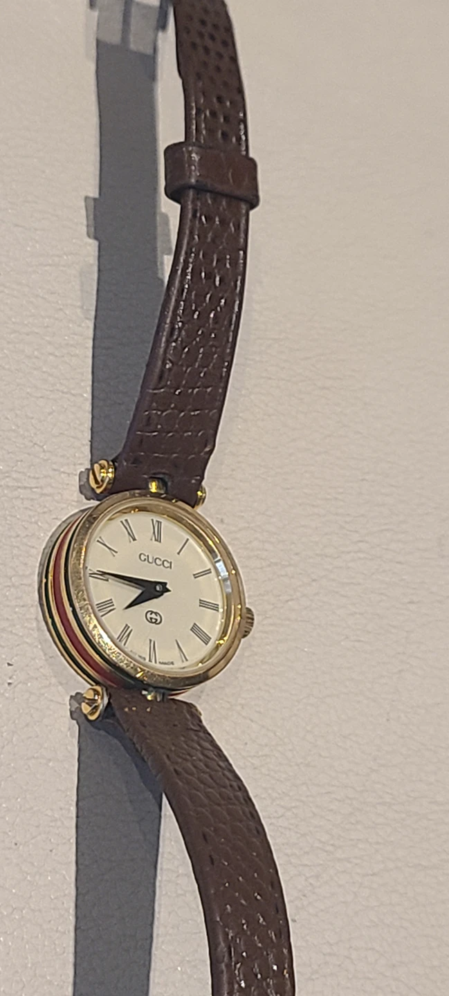 Gucci authentic women watch image indicator(4)