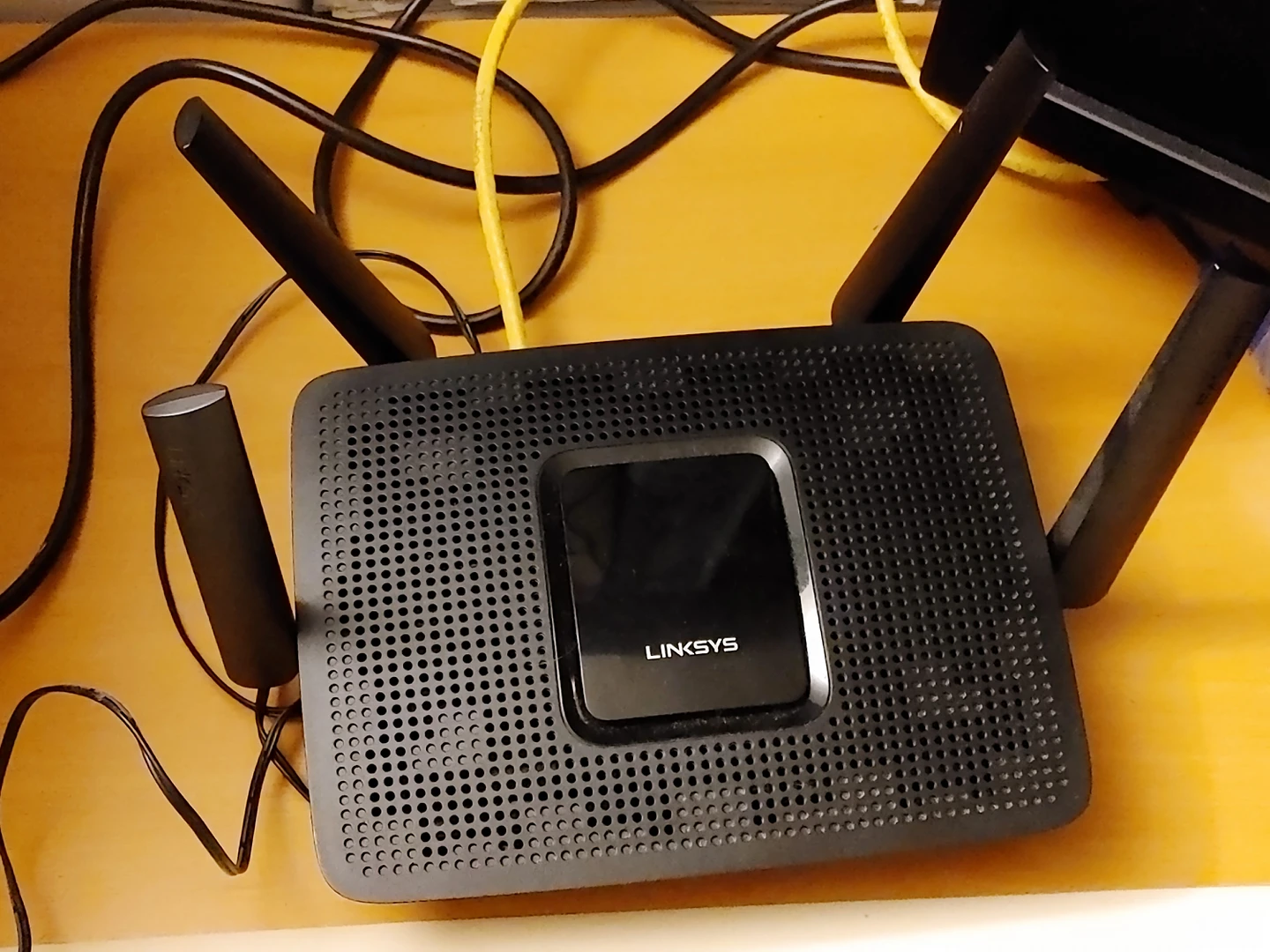 Linksys AC2200 Wifi Router - photo 3