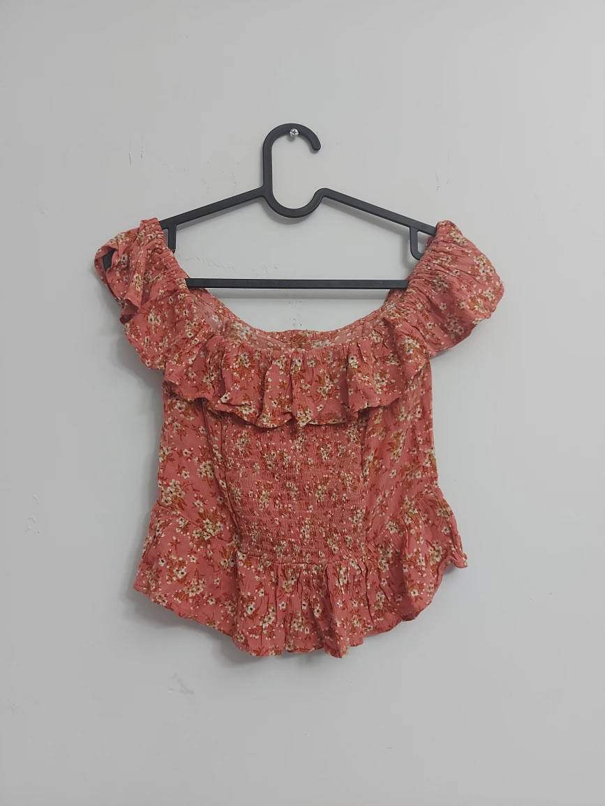 Floral ditsy ruffle neck top image indicator(3)