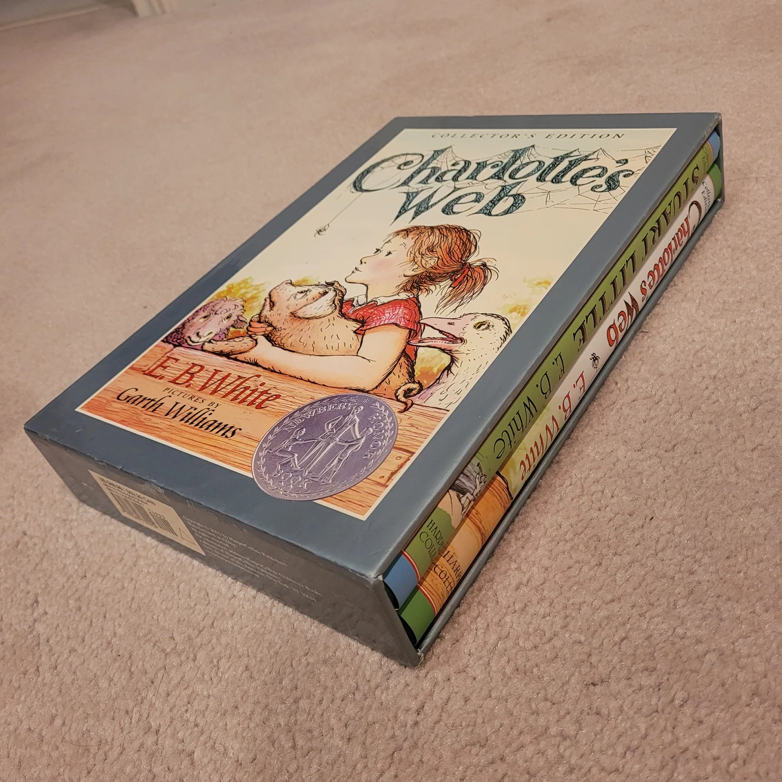 E. B. White Charlotte's Web Stuart Little Gift Set image indicator(8)