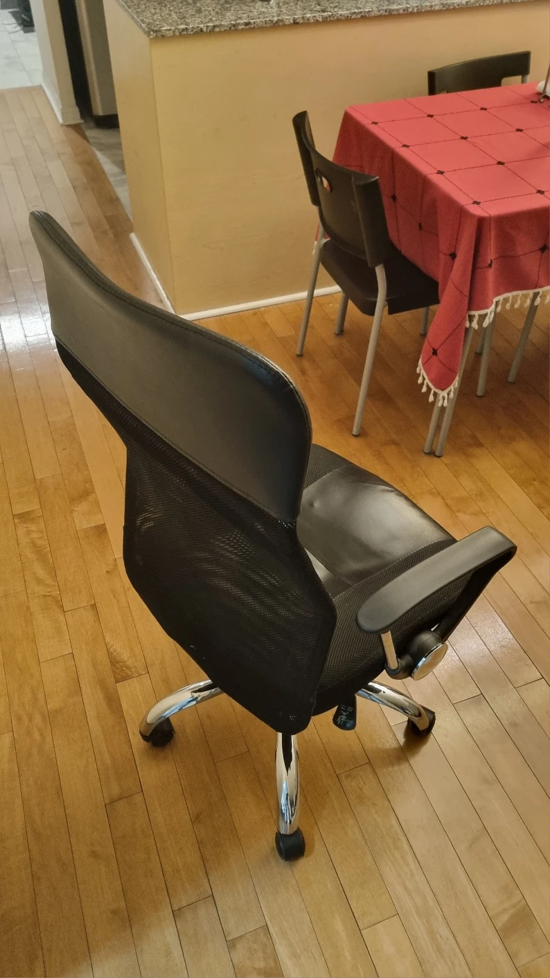 Work chair barely used image indicator(2)