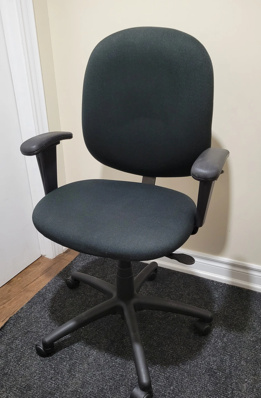 Heavy duty computer chair
