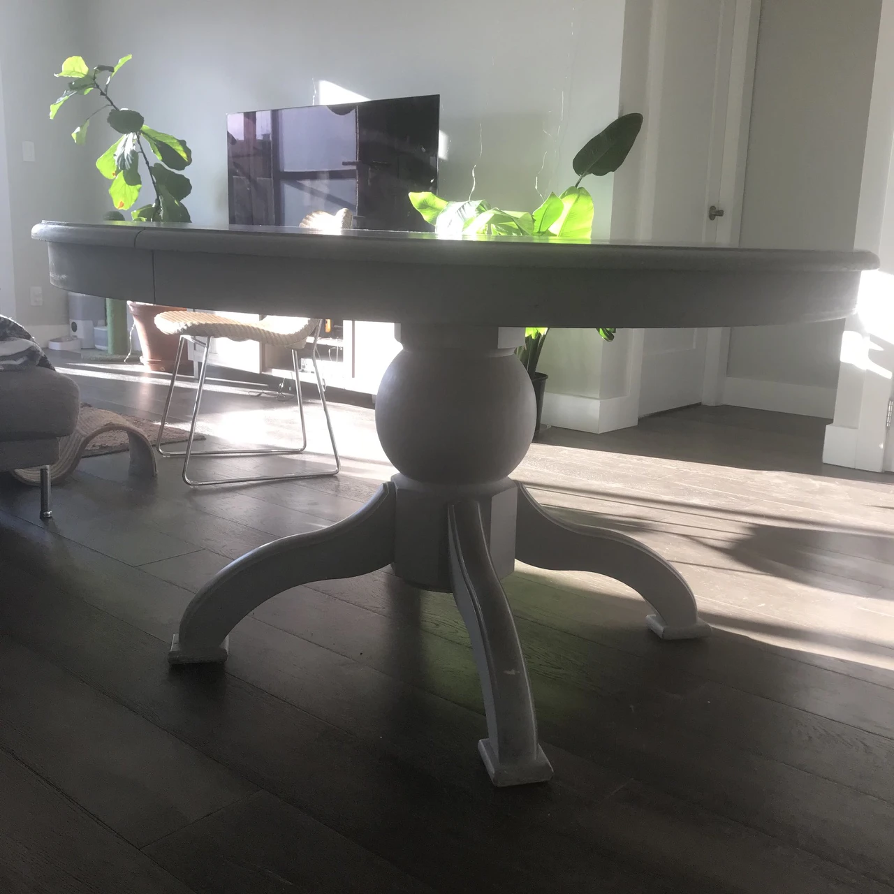 Round Grey Dining Table - photo 2