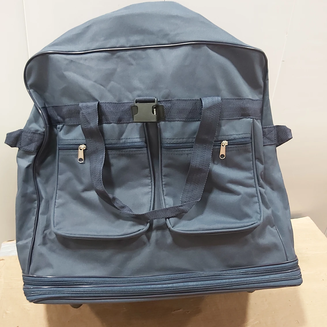 New Expandable Zipper Duffle Bag Flexible Large Size 36 Inches image indicator(5)