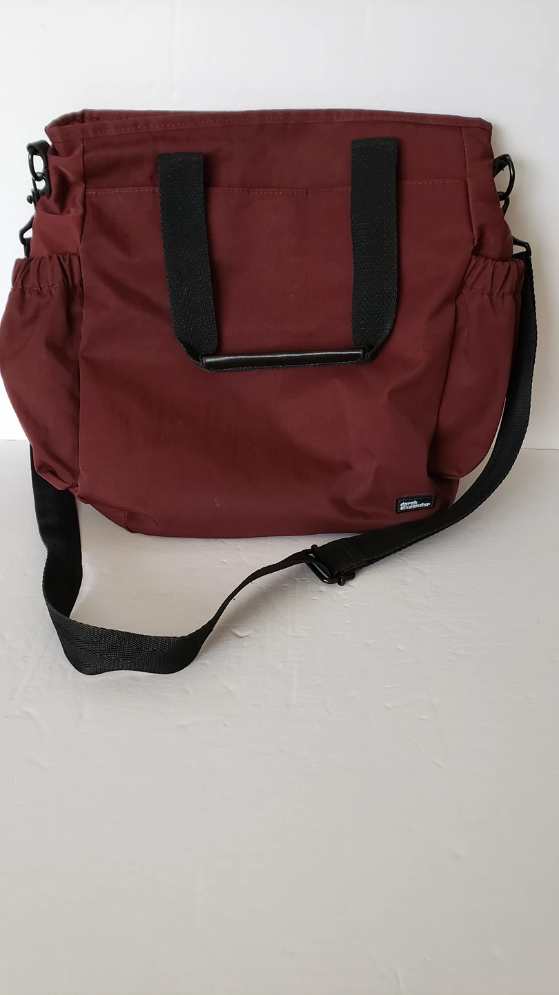 Derek Alexander Crossbody image indicator(2)