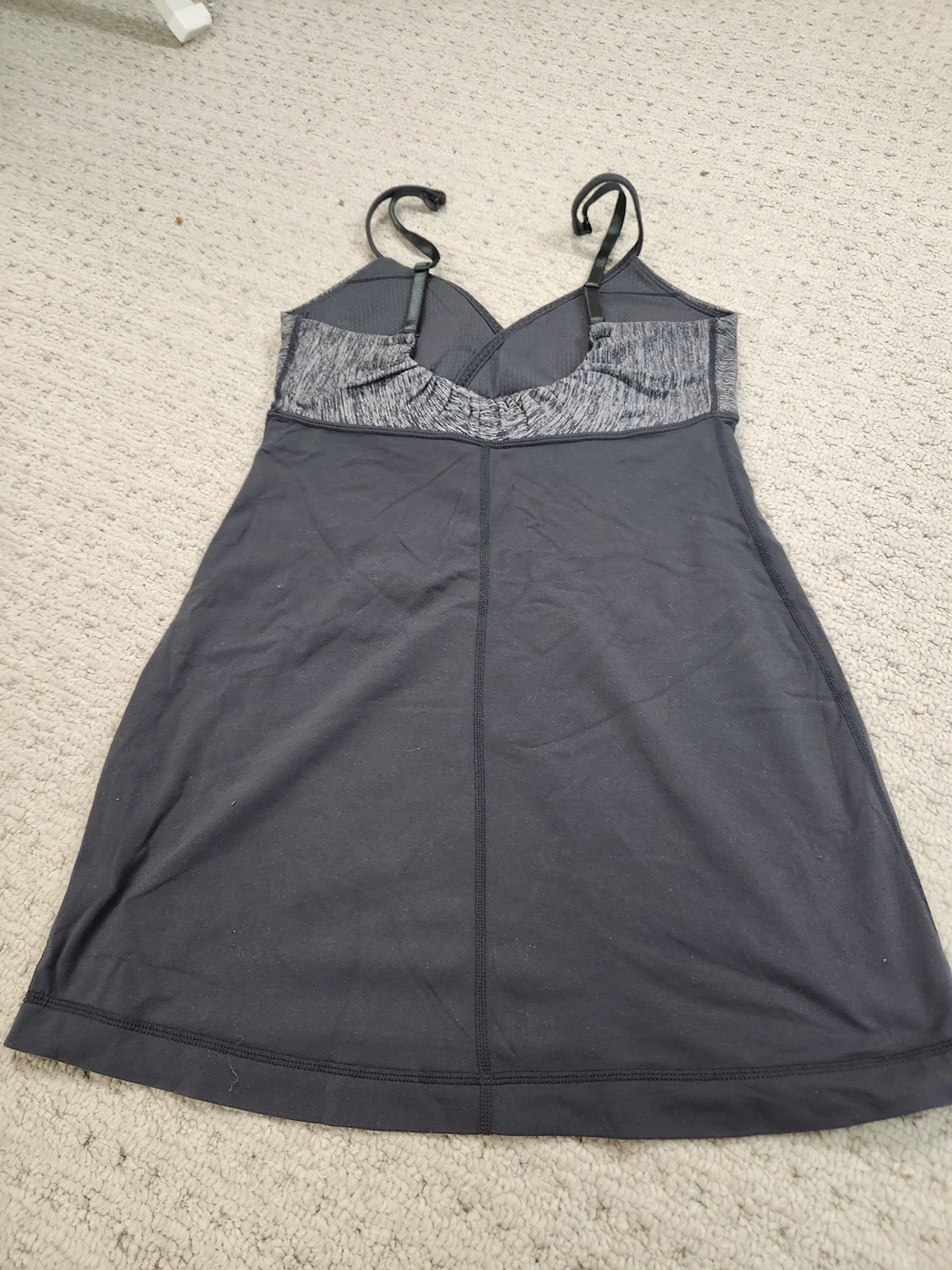 Lululemon exercise top image indicator(2)