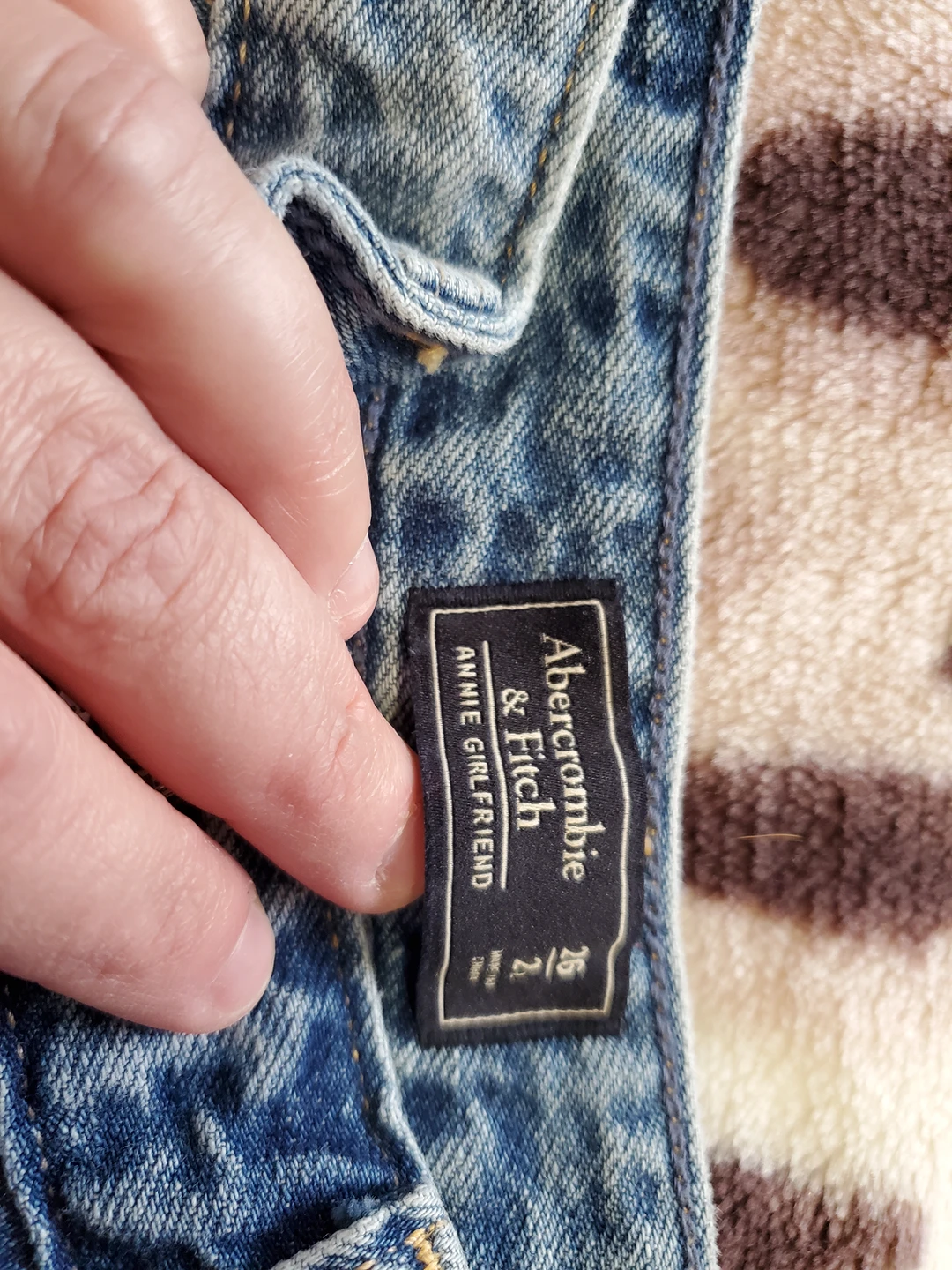 Women's Abercrombie and Fitch ripped jeans image indicator(6)