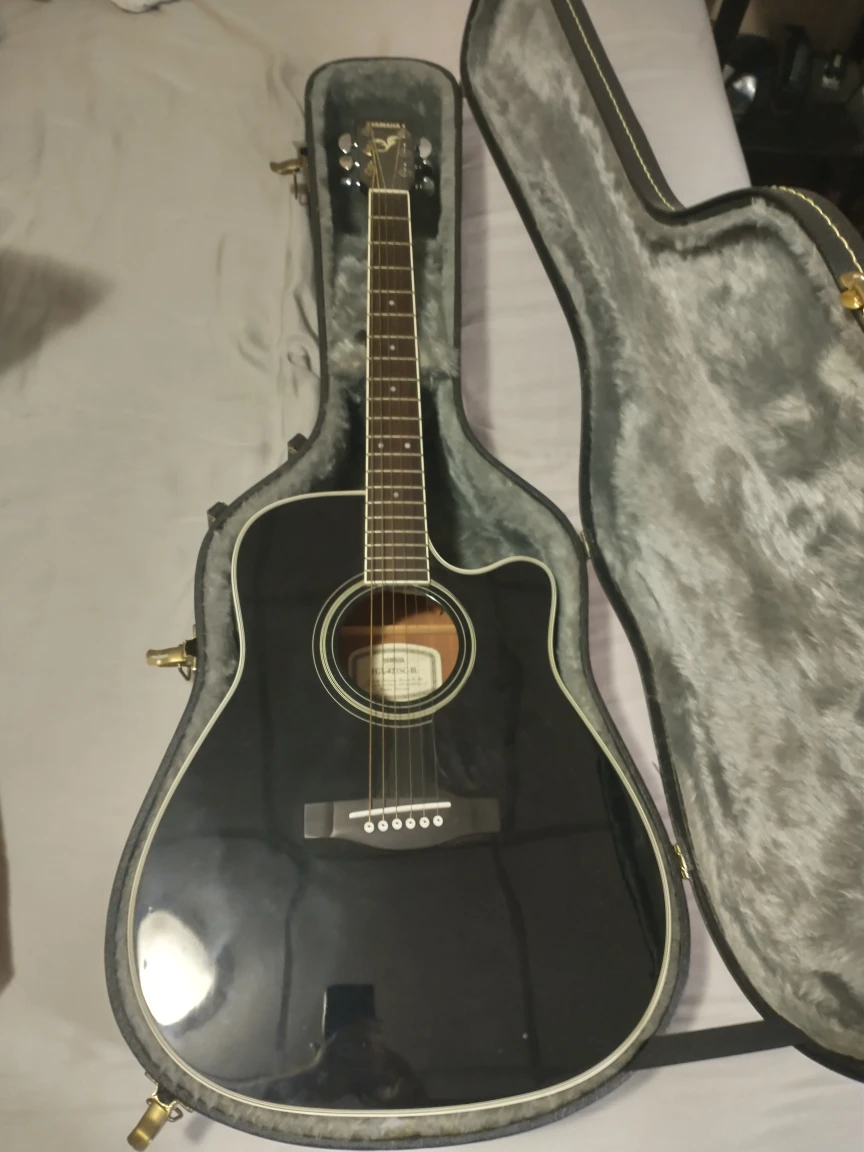 Yamaha acoustical guitar with hard case thumbnail