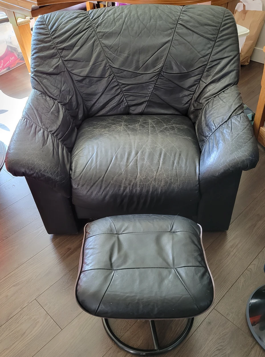 Comphy accent leather chair thumbnail