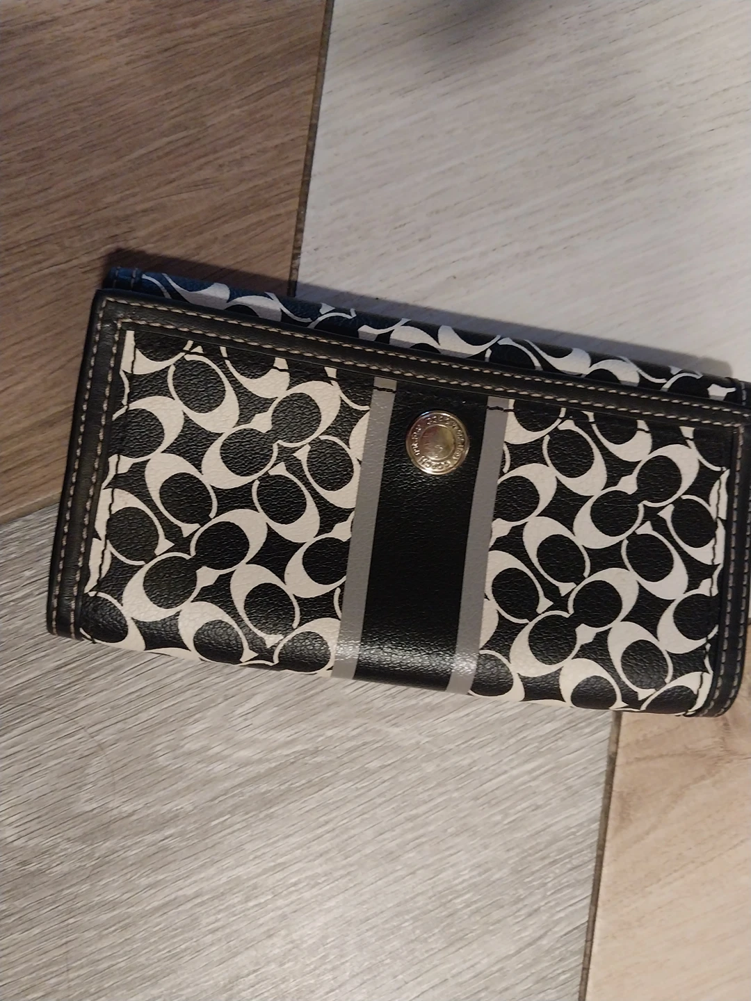 Coach wallet thumbnail