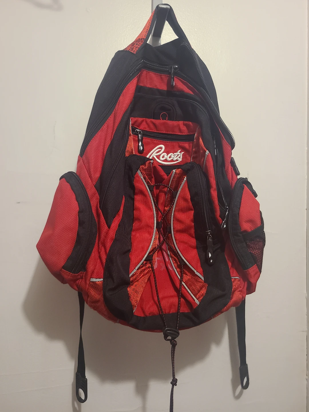 backpack roots block and red thumbnail