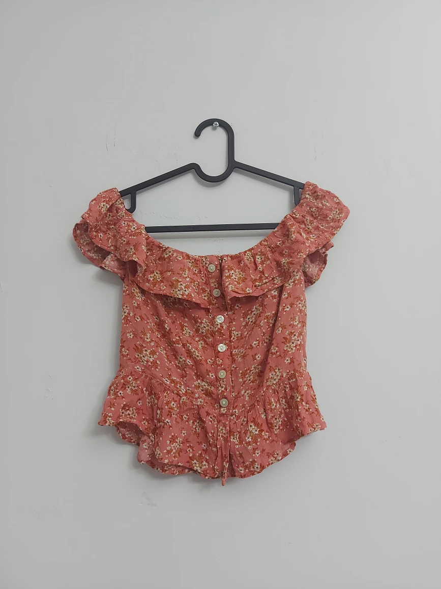 Floral ditsy ruffle neck top image indicator(2)