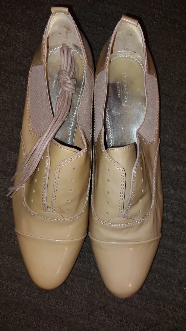 Women's Coach Patent Leather Oxford Pointy Toe Shoe Size 11 image indicator(2)