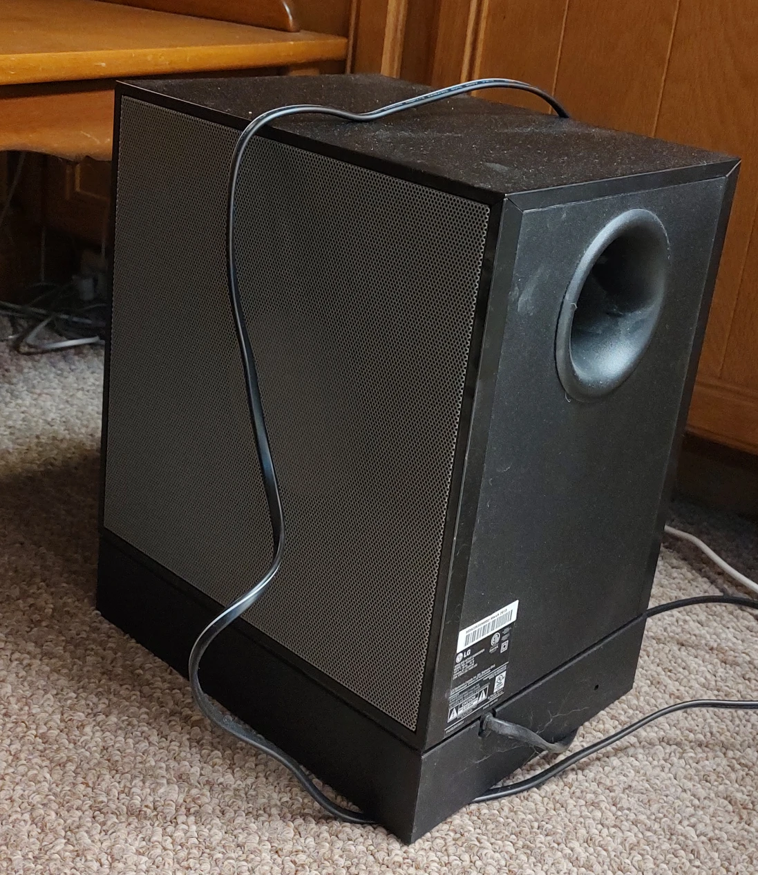 LG SUBWOOFER #freecycle - photo 2