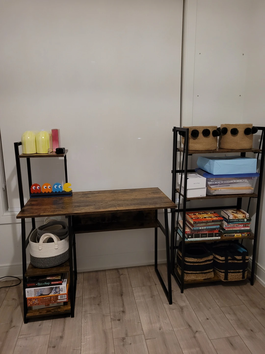 Desk / Table