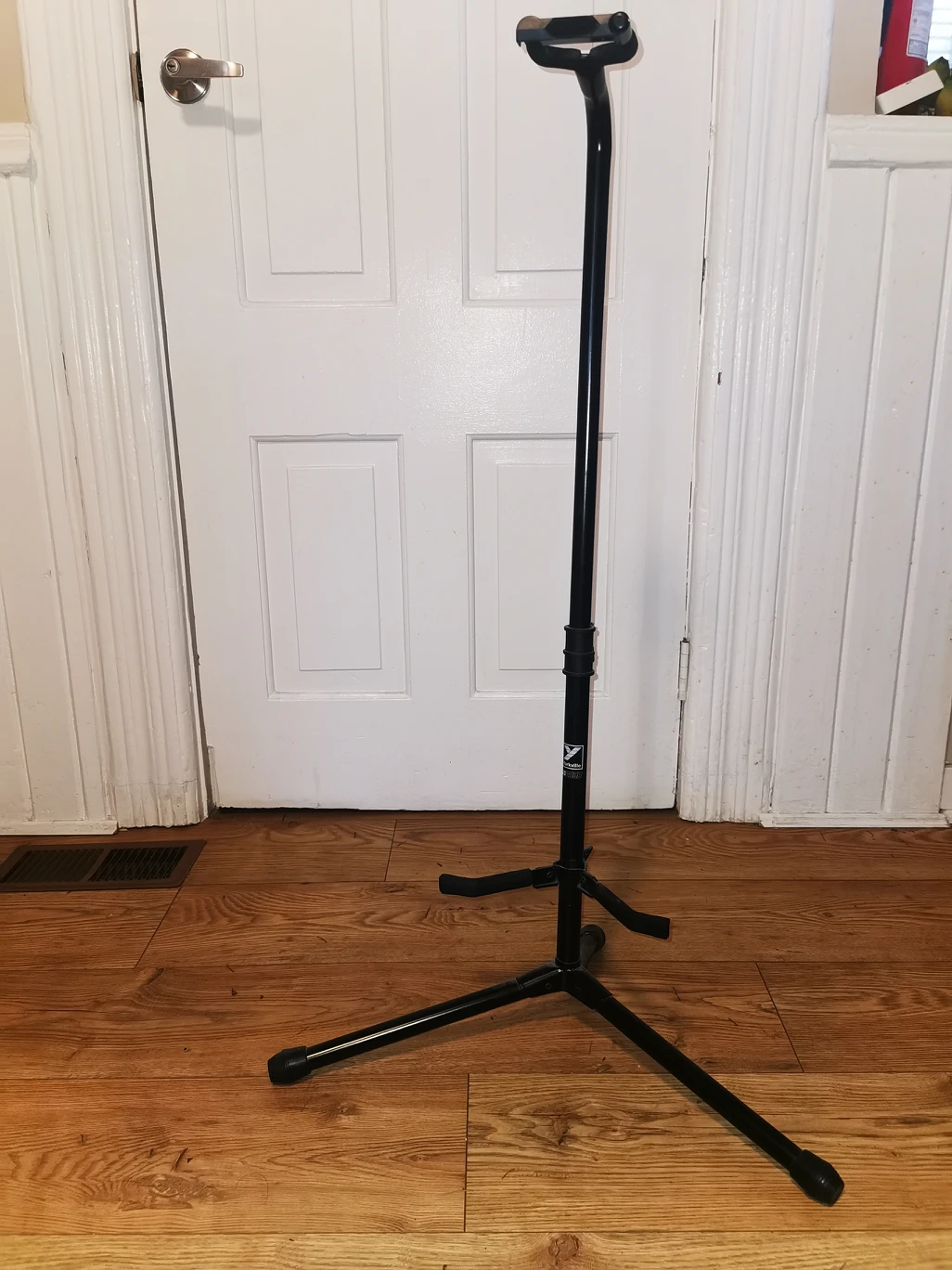 Hanging guitar stand