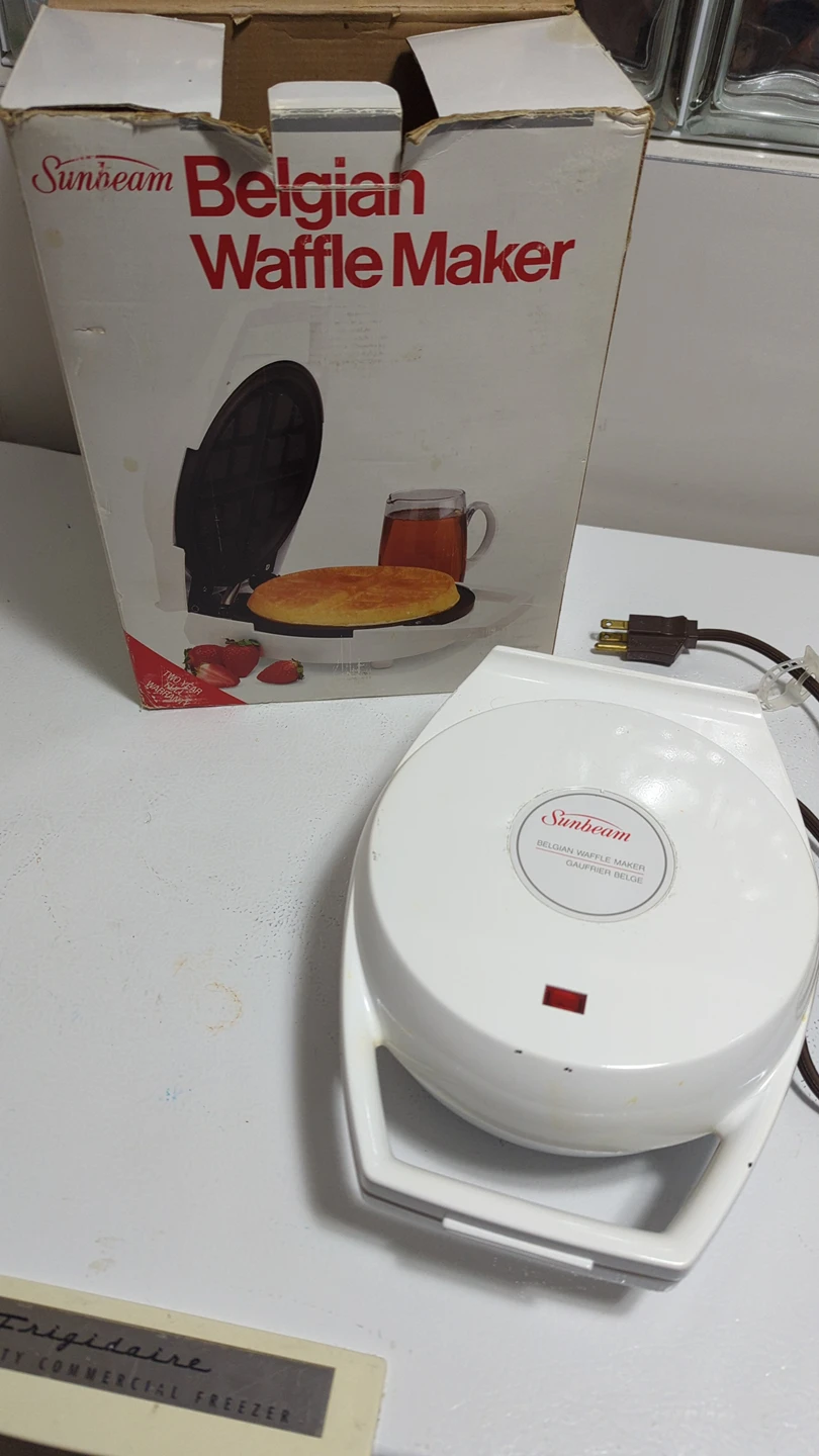 Belgian waffle maker