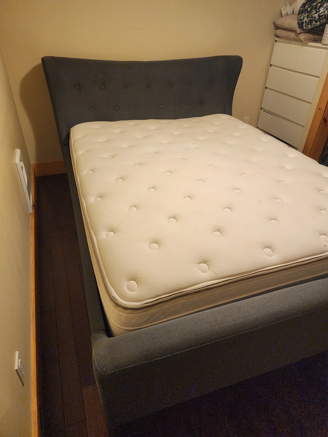 Luxury grey queen bed with four seasons mattress - photo 3