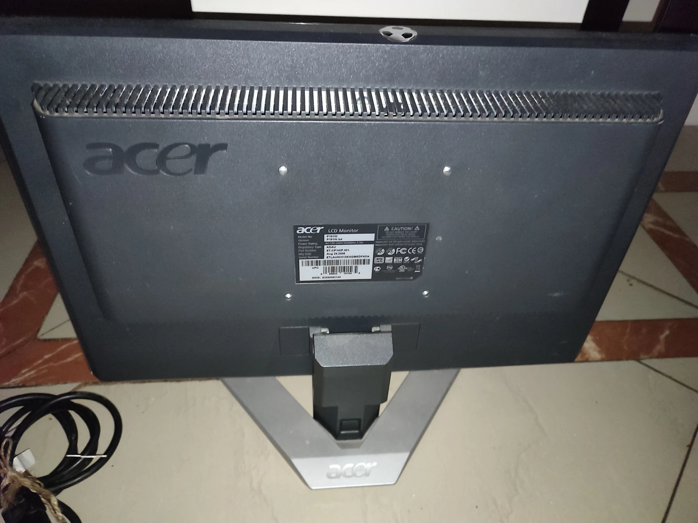Acer Wide Monitor with sturdy stand image indicator(2)