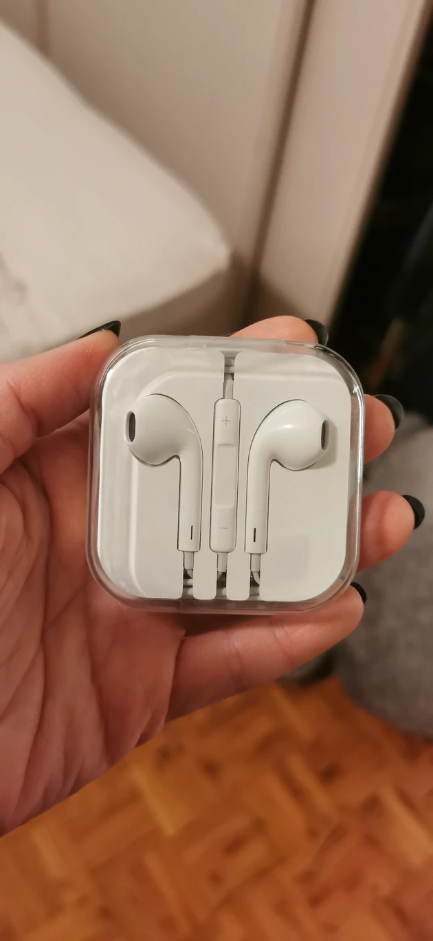 apple earbuds thumbnail