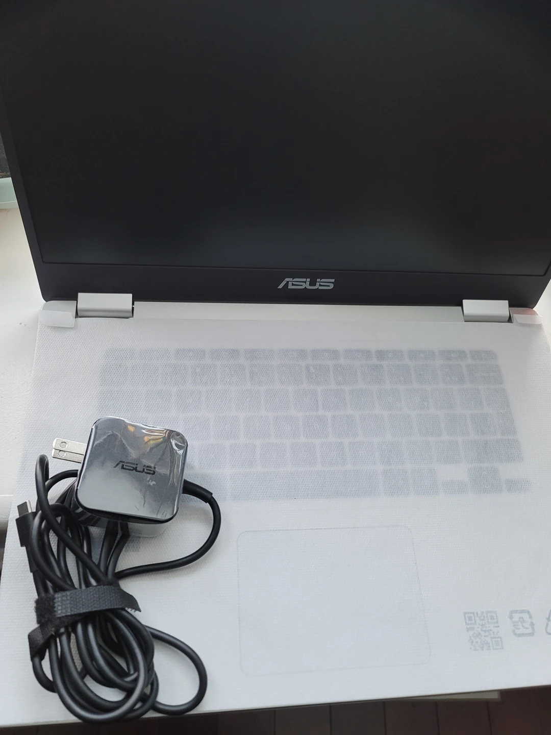 ASUS Chromebook C523NA image indicator(3)