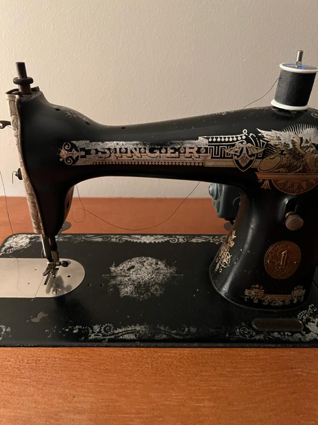 Vintage Singer Sewing Machine - photo 3