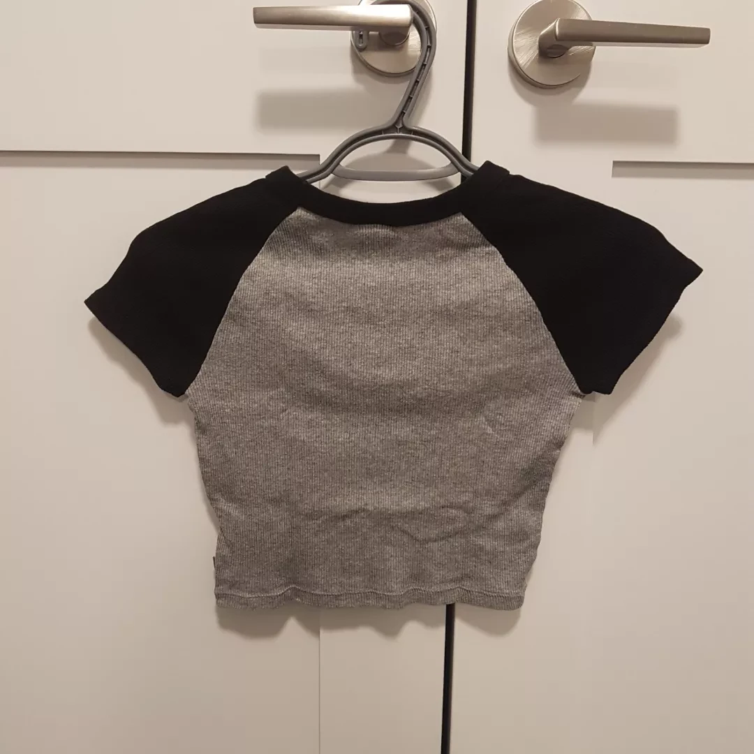 Aritzia tna colburn tee image indicator(2)