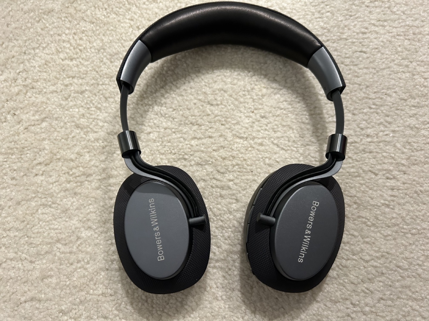 Bowers & Wilkins PX wireless headphones thumbnail