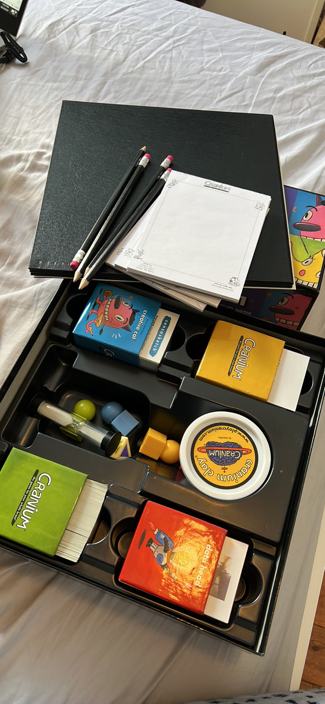 Cranium boardgame + Booster box 1 image indicator(3)