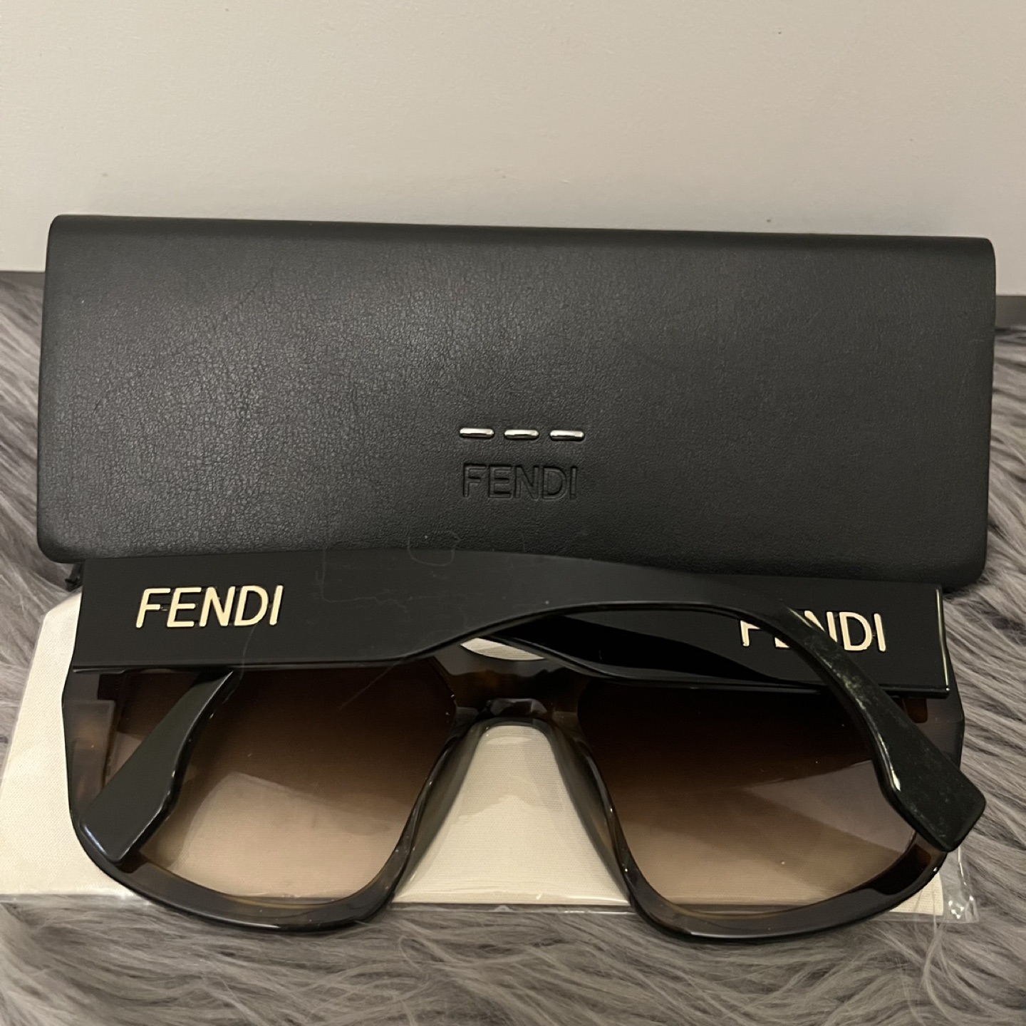 Fendi Sunglasses - photo 2